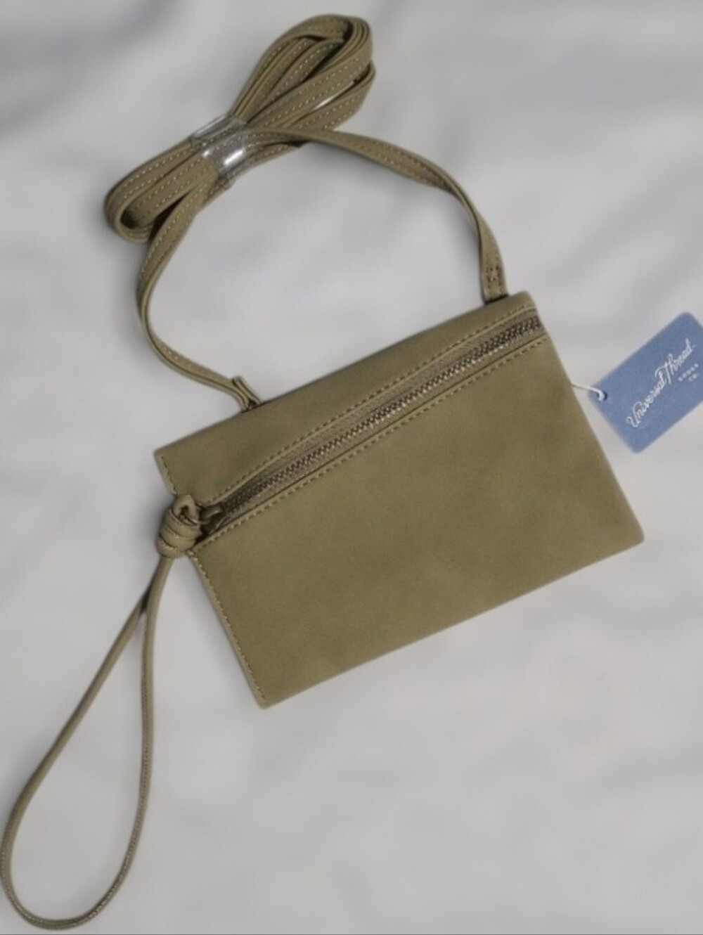Universal Thread NWT Sage Olive Green Convertible Crossbody Wristlet Bag